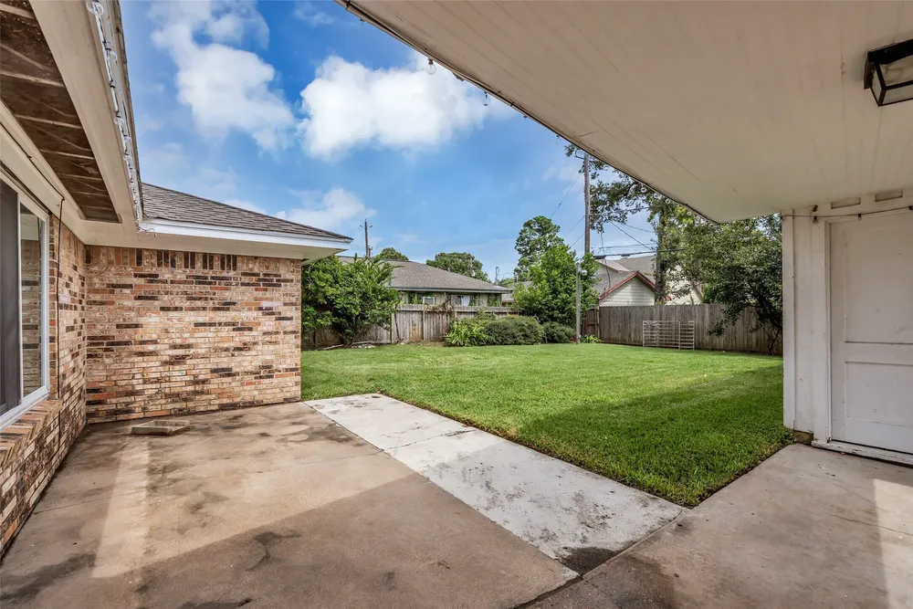 947 Thornton Rd, Houston, TX 77018