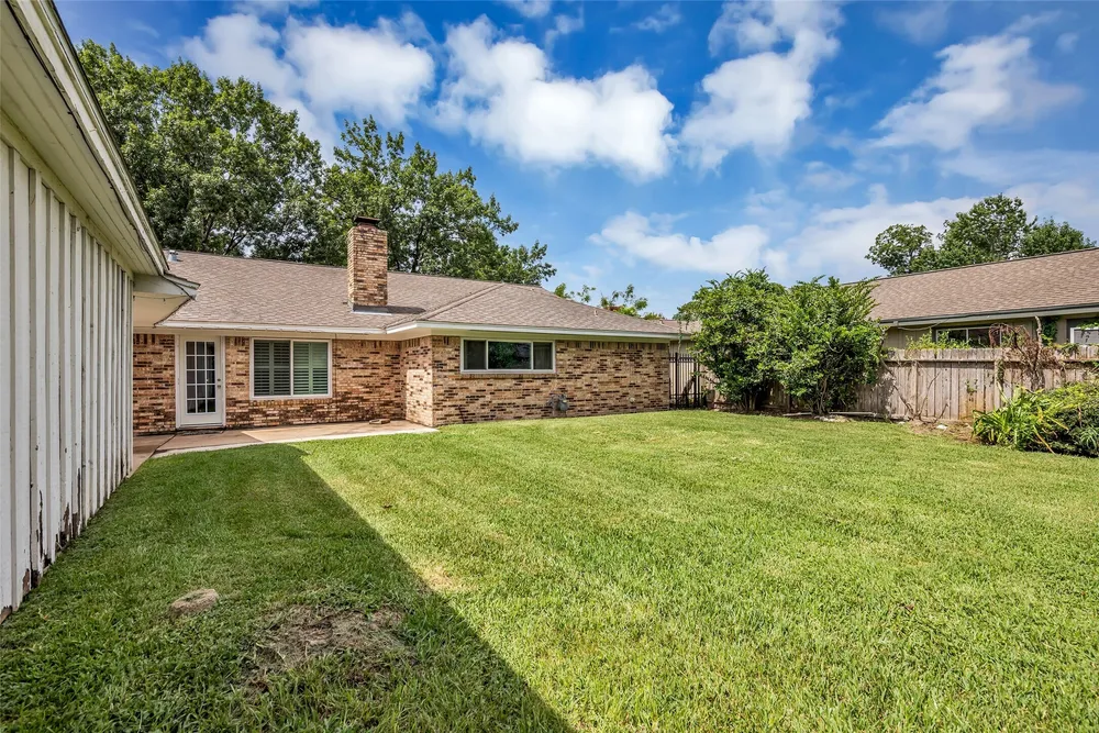 947 Thornton Rd, Houston, TX 77018