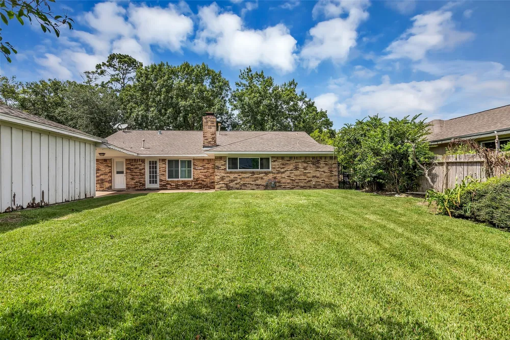 947 Thornton Rd, Houston, TX 77018
