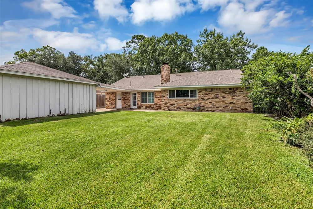 947 Thornton Rd, Houston, TX 77018