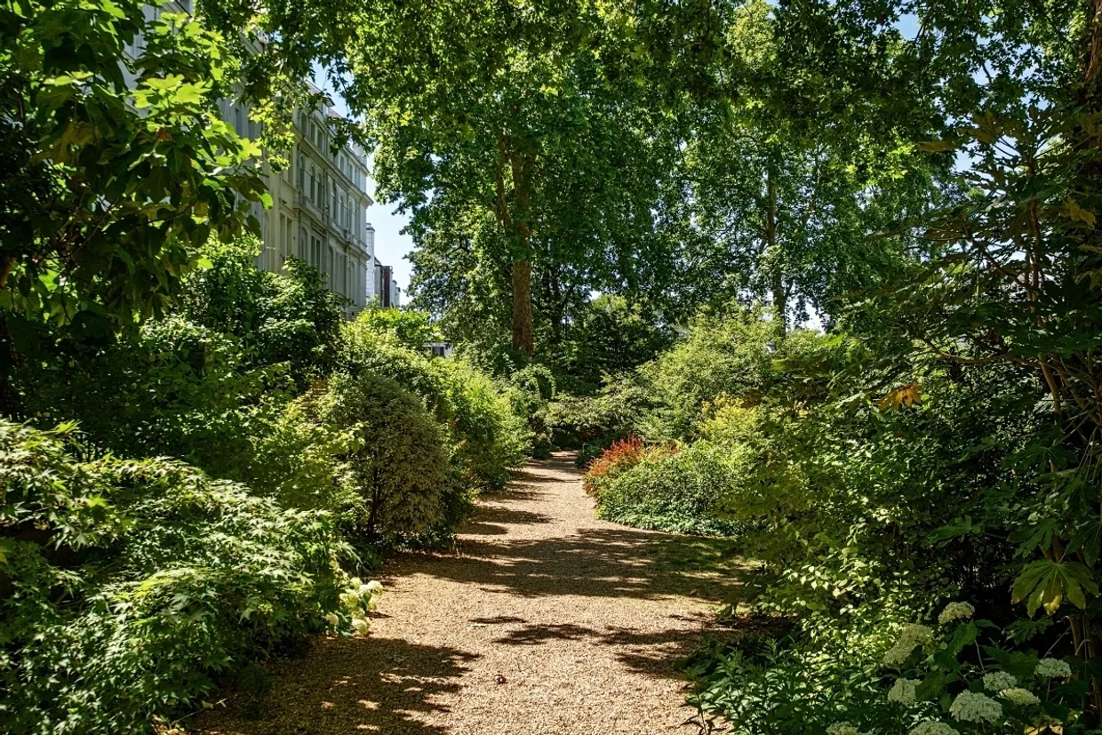 Arundel Gardens London W11 photo 12