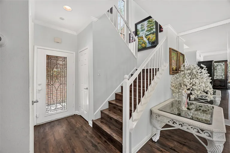 9400 Doliver Dr, Houston, TX 77063