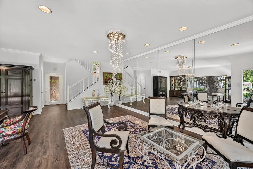 9400 Doliver Dr, Houston, TX 77063
