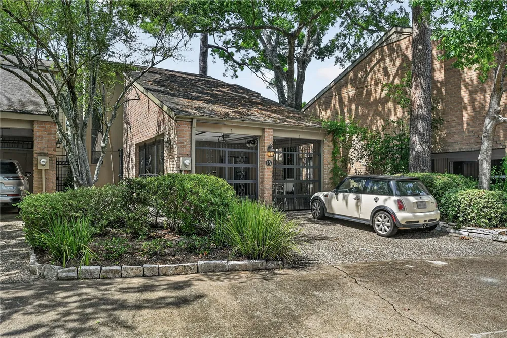 9400 Doliver Dr, Houston, TX 77063
