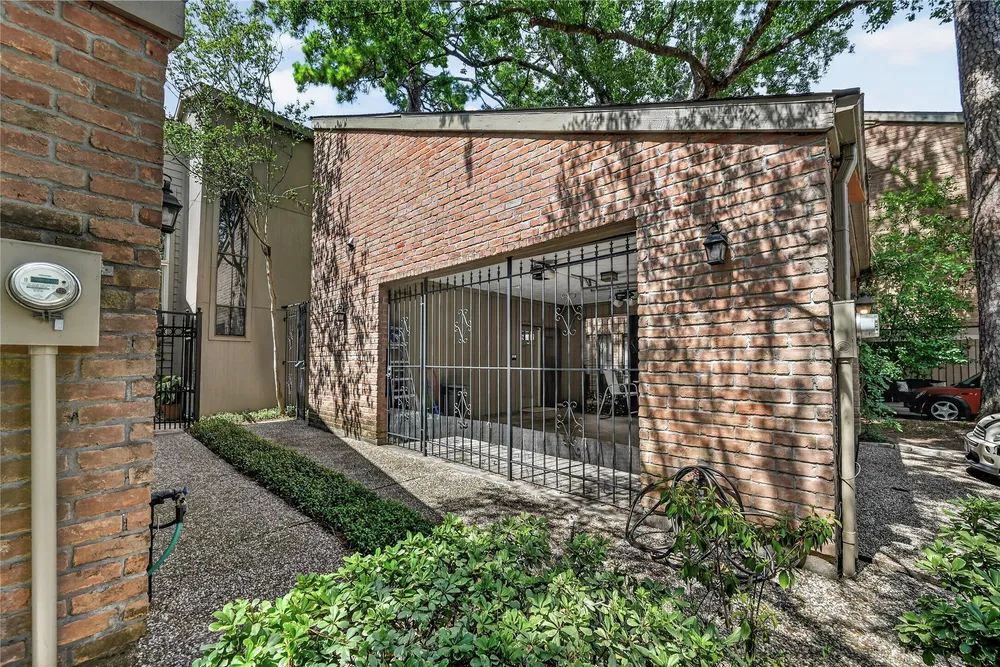 9400 Doliver Dr, Houston, TX 77063