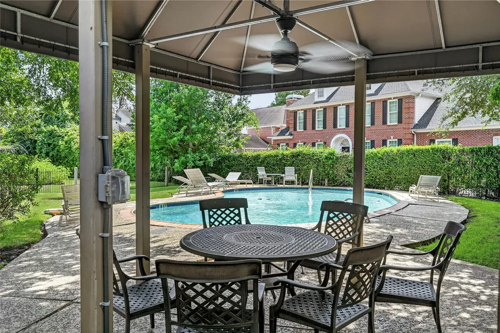 9400 Doliver Dr, Houston, TX 77063