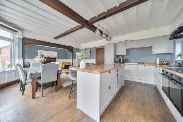 Woodland Avenue, Northampton, NN3 photo 9