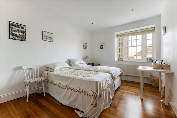 Budgenor Lodge, Dodsley Lane, GU29 photo 5