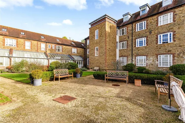 Budgenor Lodge, Dodsley Lane, GU29 photo 9