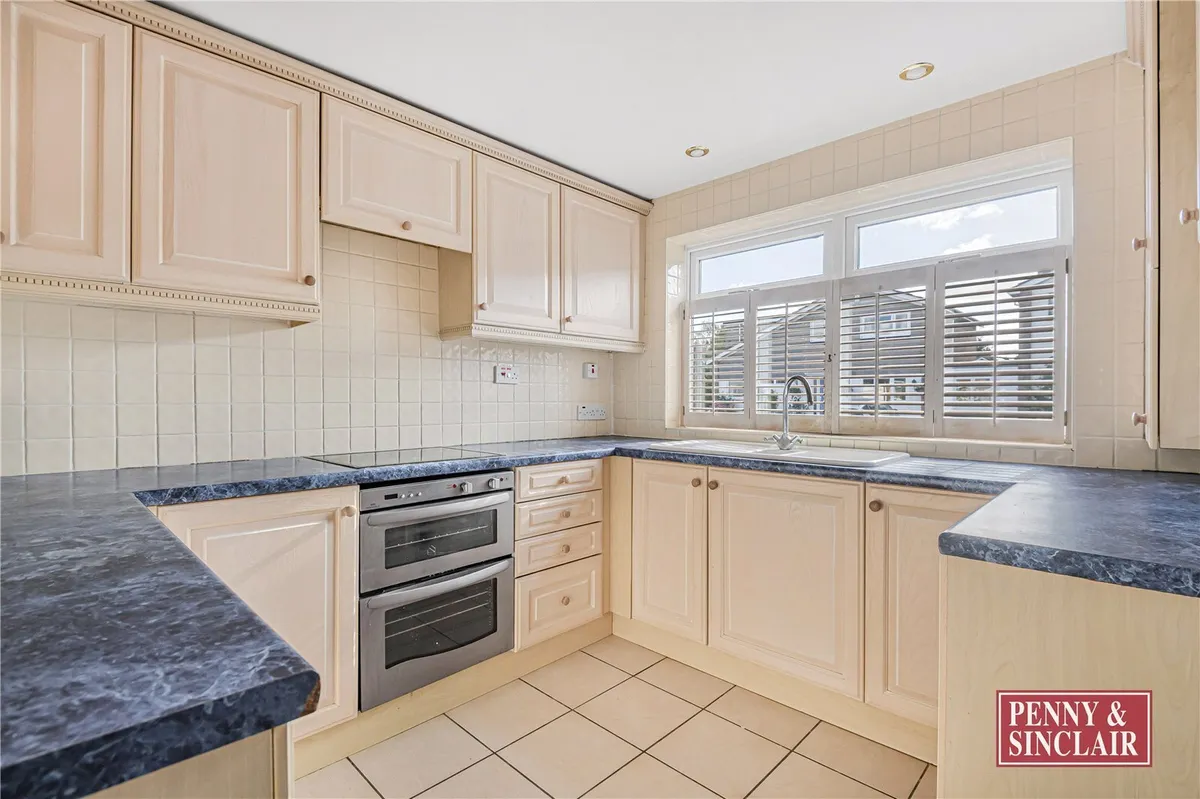 Elizabeth Road, Henley-on-Thames, Oxfordshire, RG9