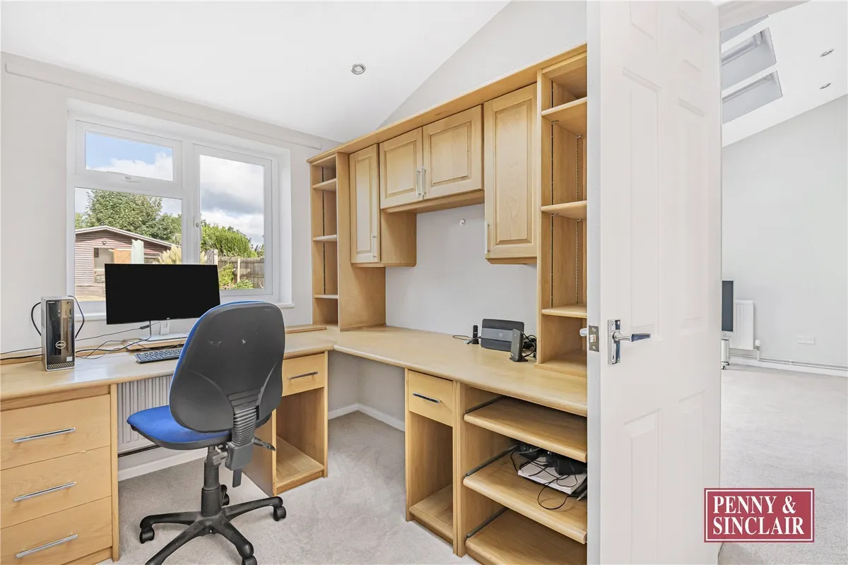 Elizabeth Road, Henley-on-Thames, Oxfordshire, RG9