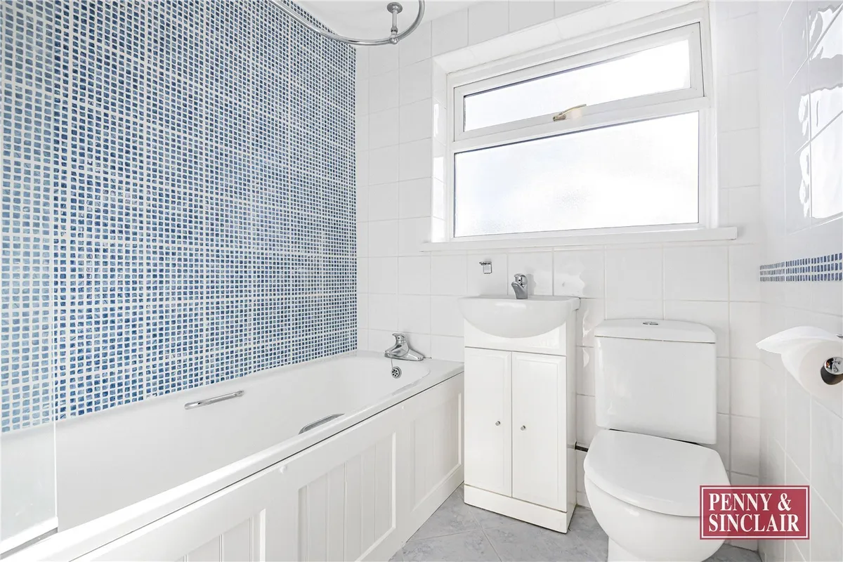 Elizabeth Road, Henley-on-Thames, Oxfordshire, RG9