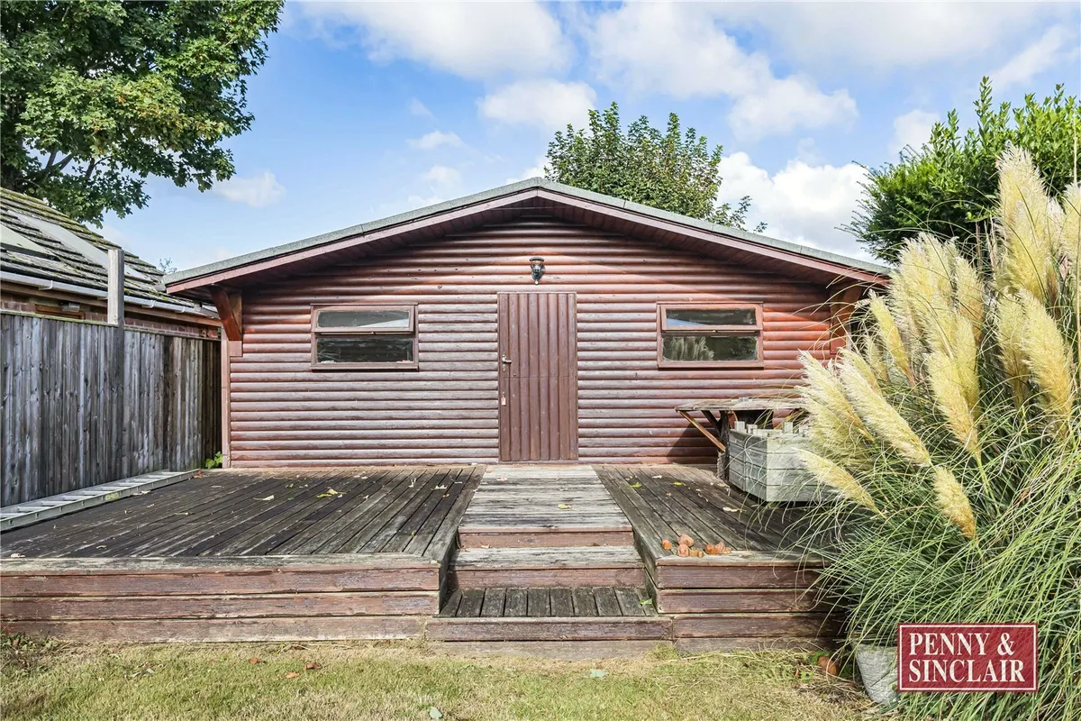Elizabeth Road, Henley-on-Thames, Oxfordshire, RG9