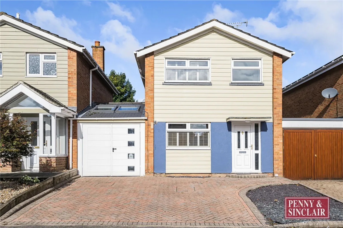 Elizabeth Road, Henley-on-Thames, Oxfordshire, RG9