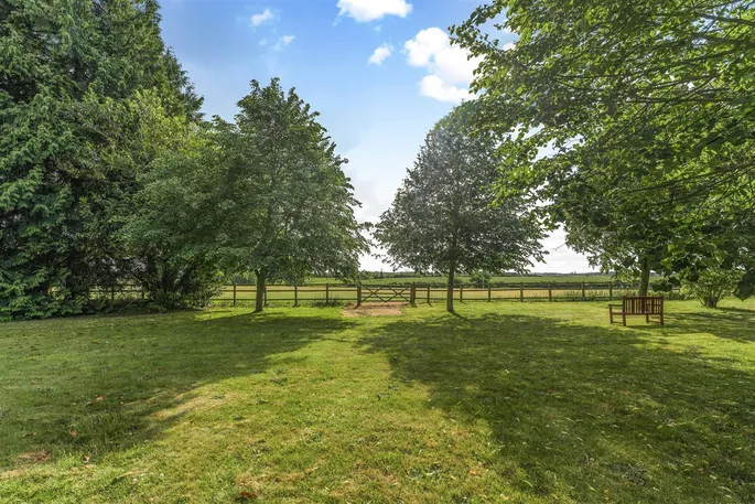 Property carousel image 12