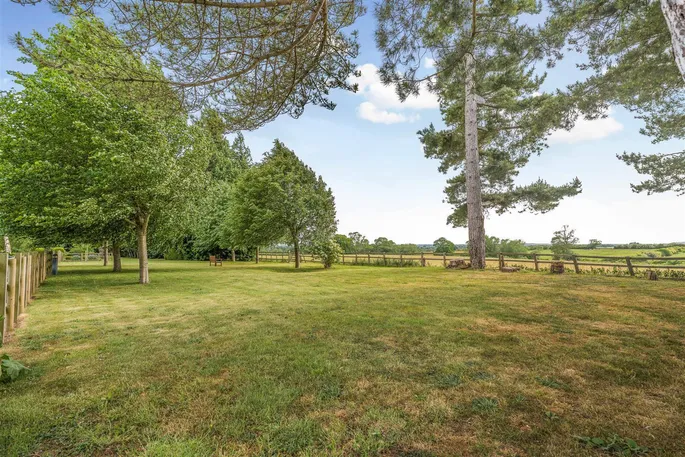 Property carousel image 13