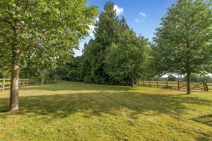 Property carousel image 16