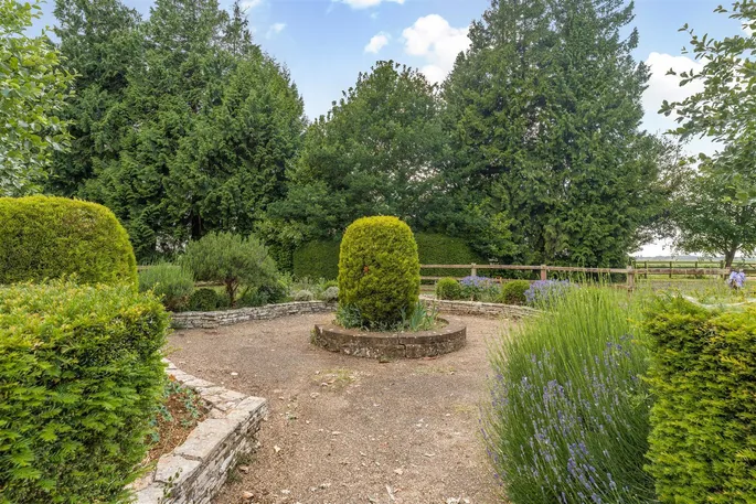 Property carousel image 17