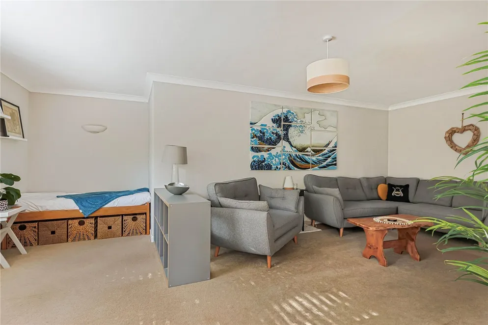Property carousel item 12
