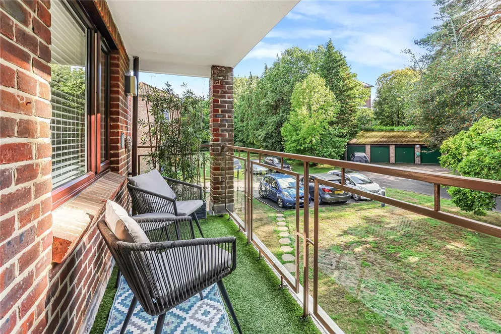 Property carousel item 18