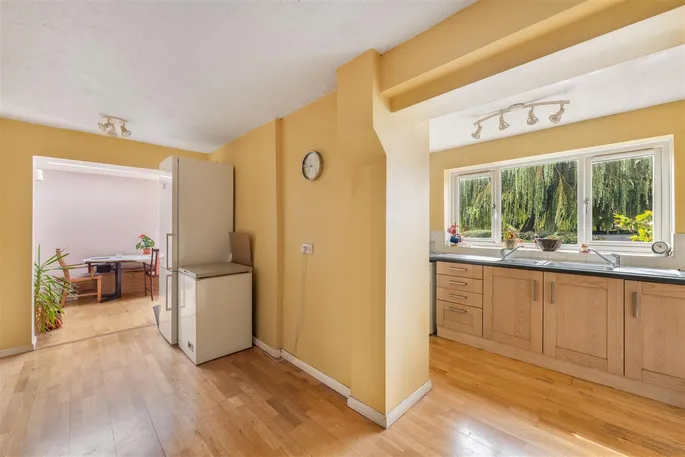 Property carousel image 10