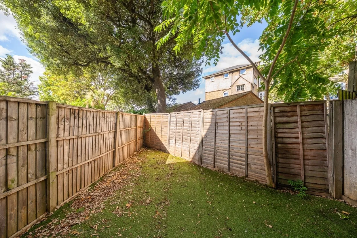 Allfarthing Lane London SW18 photo 4