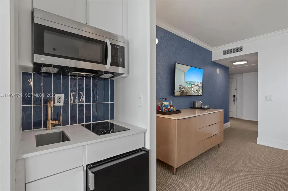 4401 Collins Ave, Miami Beach, FL 33140