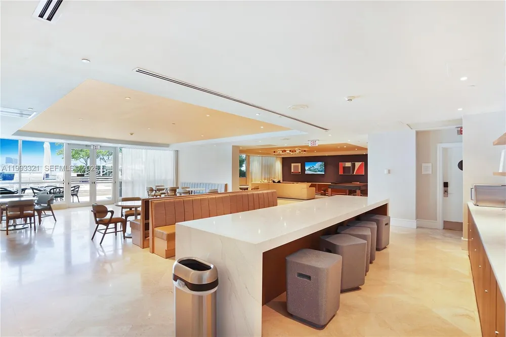 4401 Collins Ave, Miami Beach, FL 33140