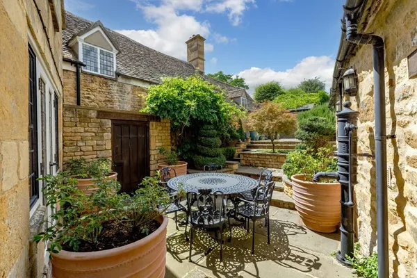 High Street, Chipping Campden, GL55 photo 13