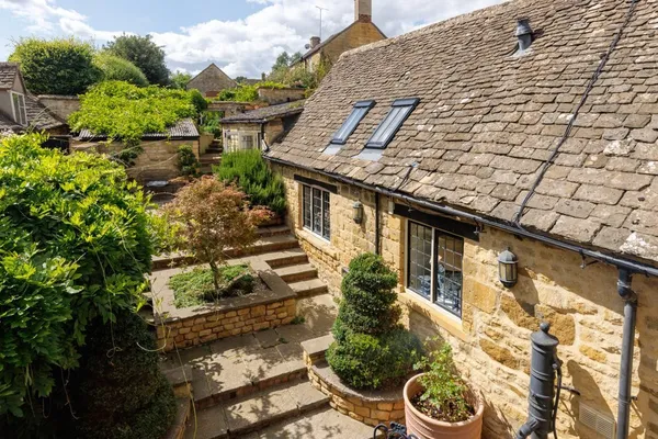 High Street, Chipping Campden, GL55 photo 14