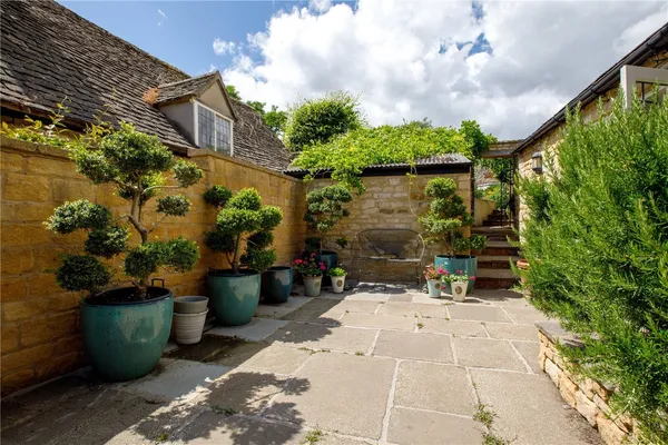 High Street, Chipping Campden, GL55 photo 15