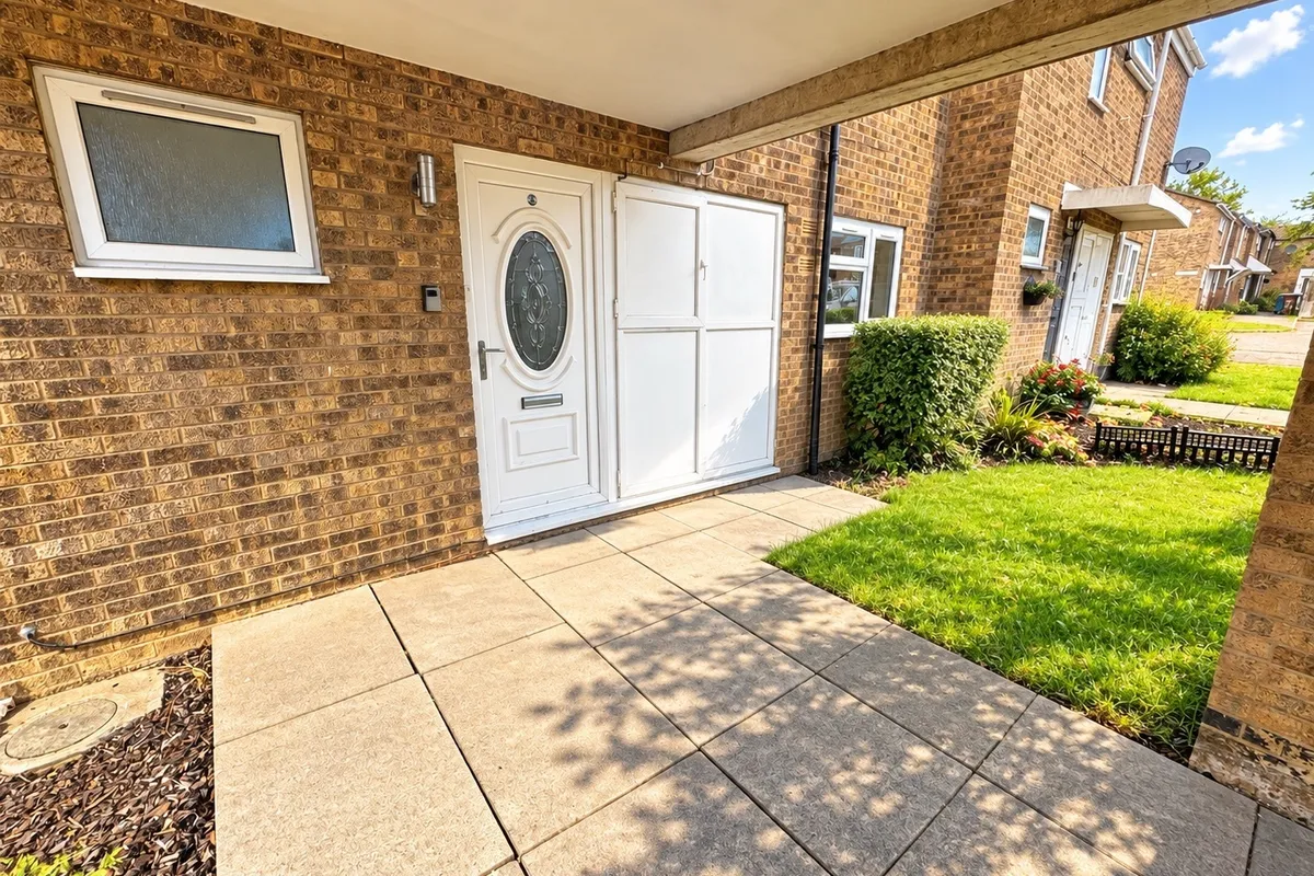 Greenland Walk, CORBY