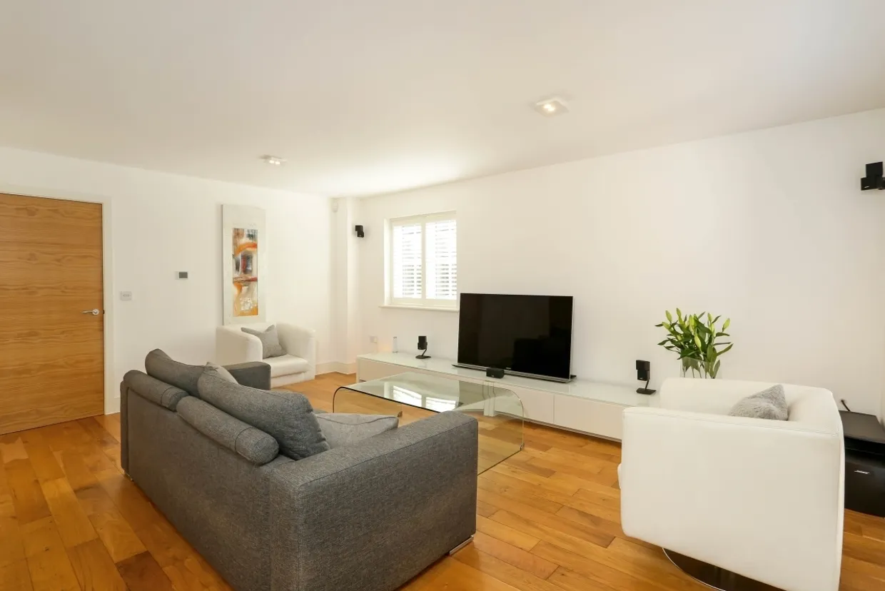 Princes Place, Four Marks, GU34 photo 8