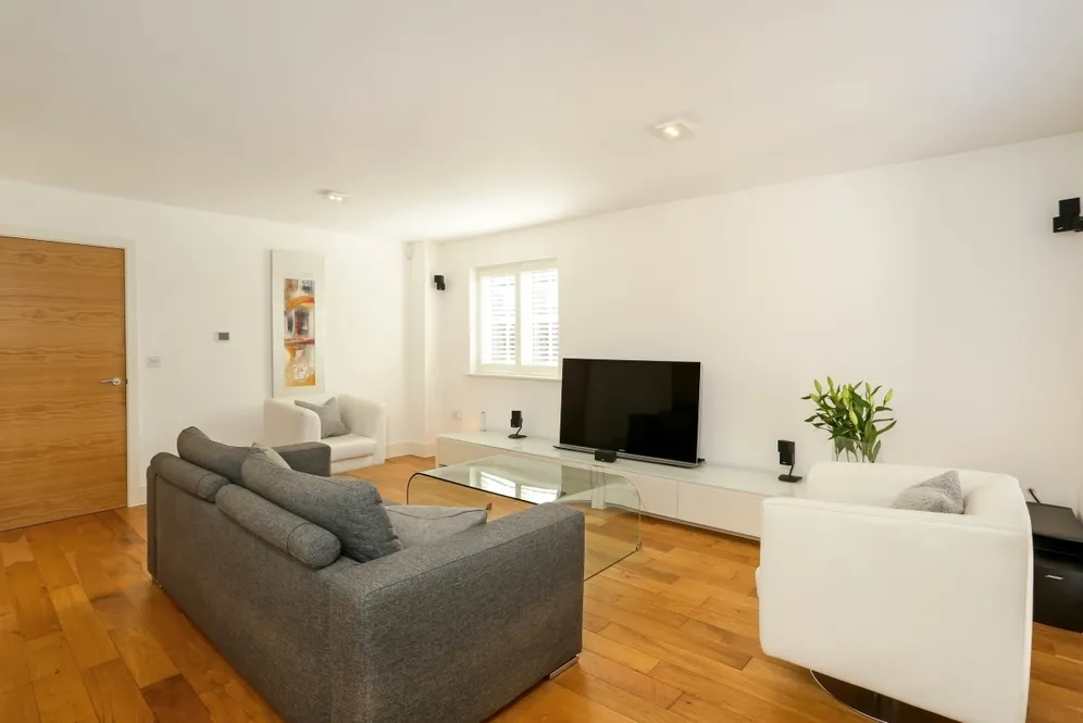 Princes Place, Four Marks, GU34 photo 8