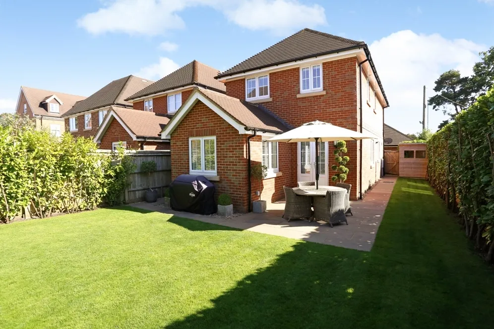 Princes Place, Four Marks, GU34 photo 9