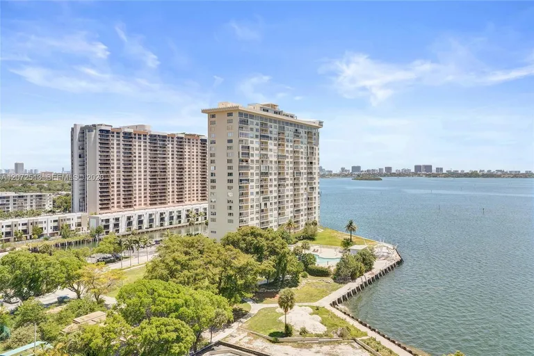 11113 Biscayne Blvd, Miami, FL 33181