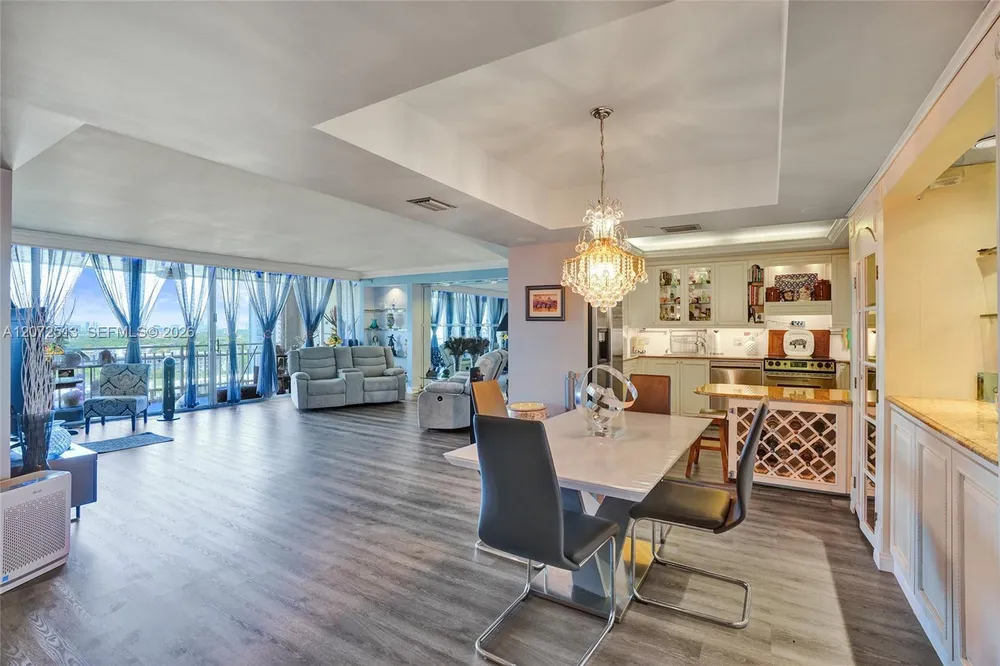 11113 Biscayne Blvd, Miami, FL 33181