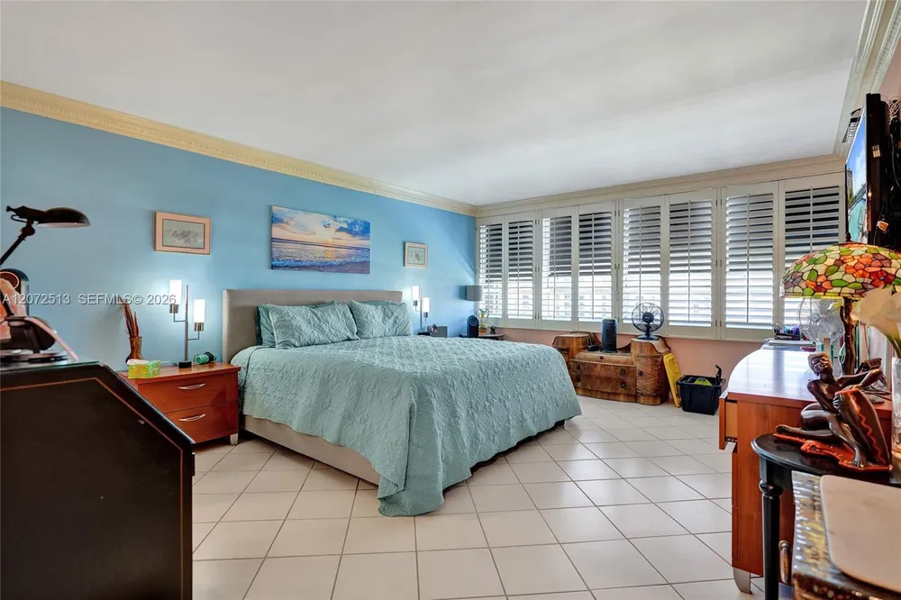 11113 Biscayne Blvd, Miami, FL 33181