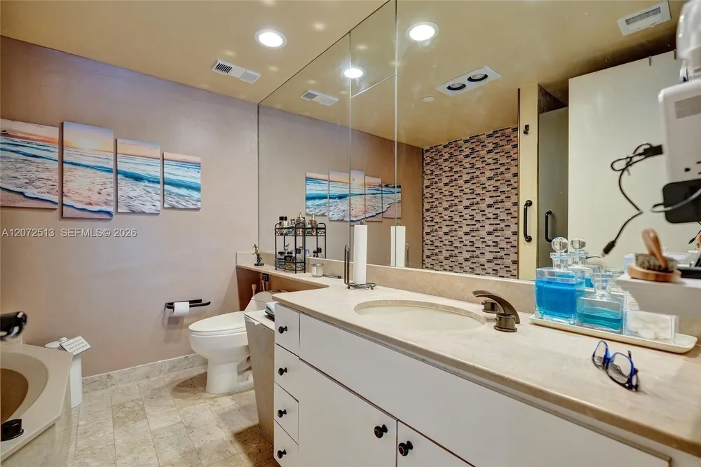 11113 Biscayne Blvd, Miami, FL 33181