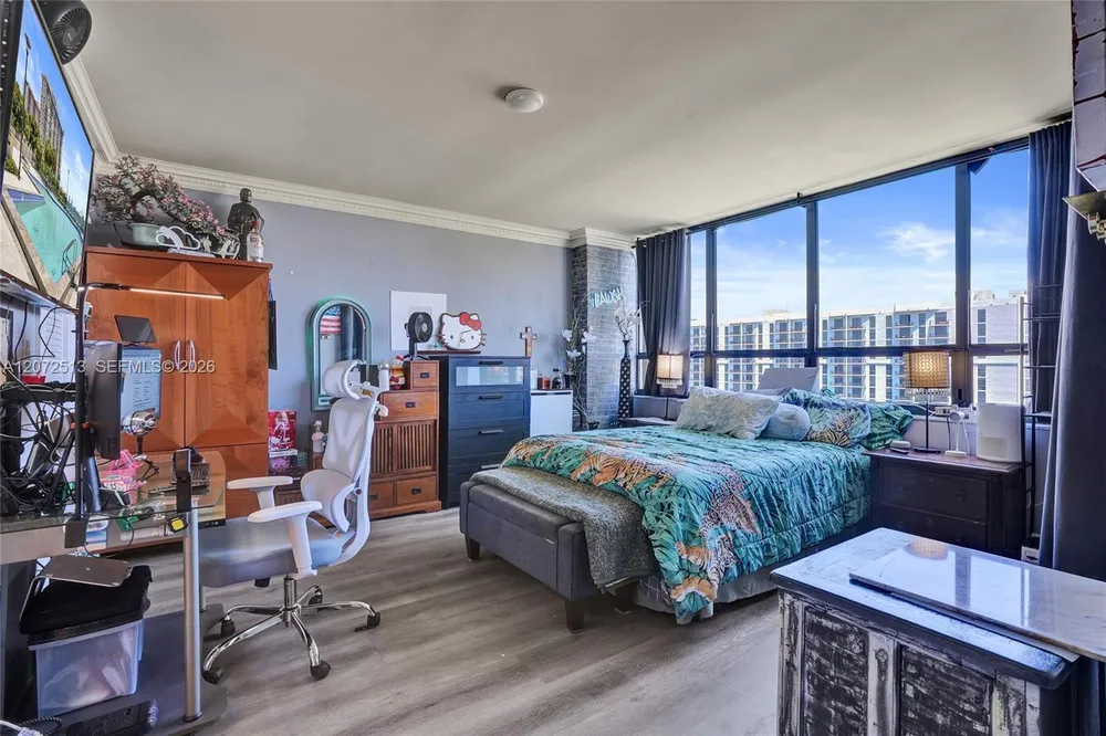 11113 Biscayne Blvd, Miami, FL 33181