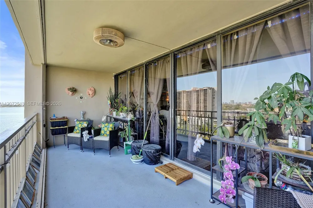 11113 Biscayne Blvd, Miami, FL 33181