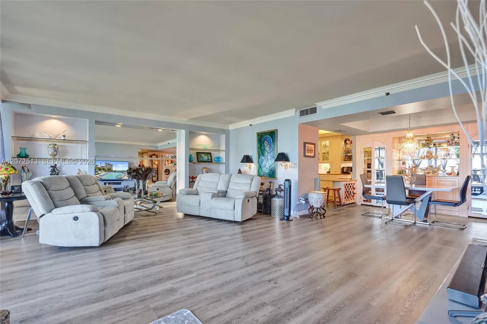 11113 Biscayne Blvd, Miami, FL 33181