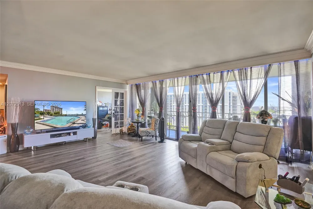11113 Biscayne Blvd, Miami, FL 33181