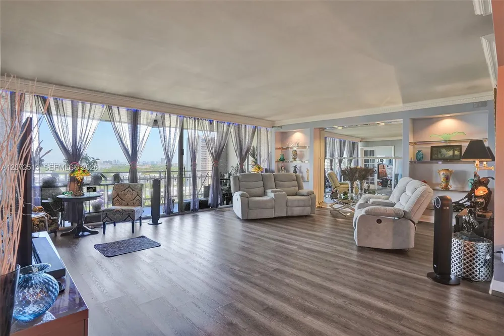 11113 Biscayne Blvd, Miami, FL 33181