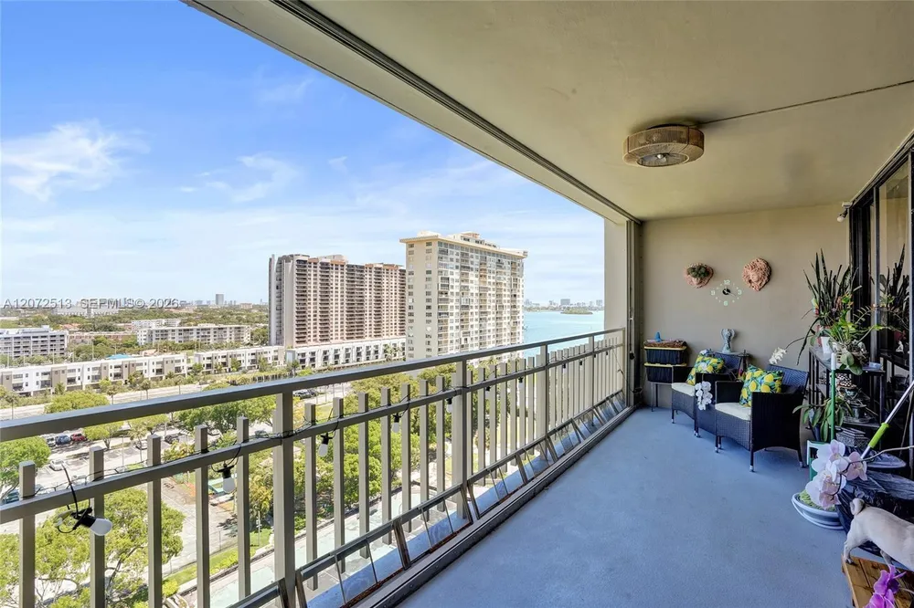 11113 Biscayne Blvd, Miami, FL 33181