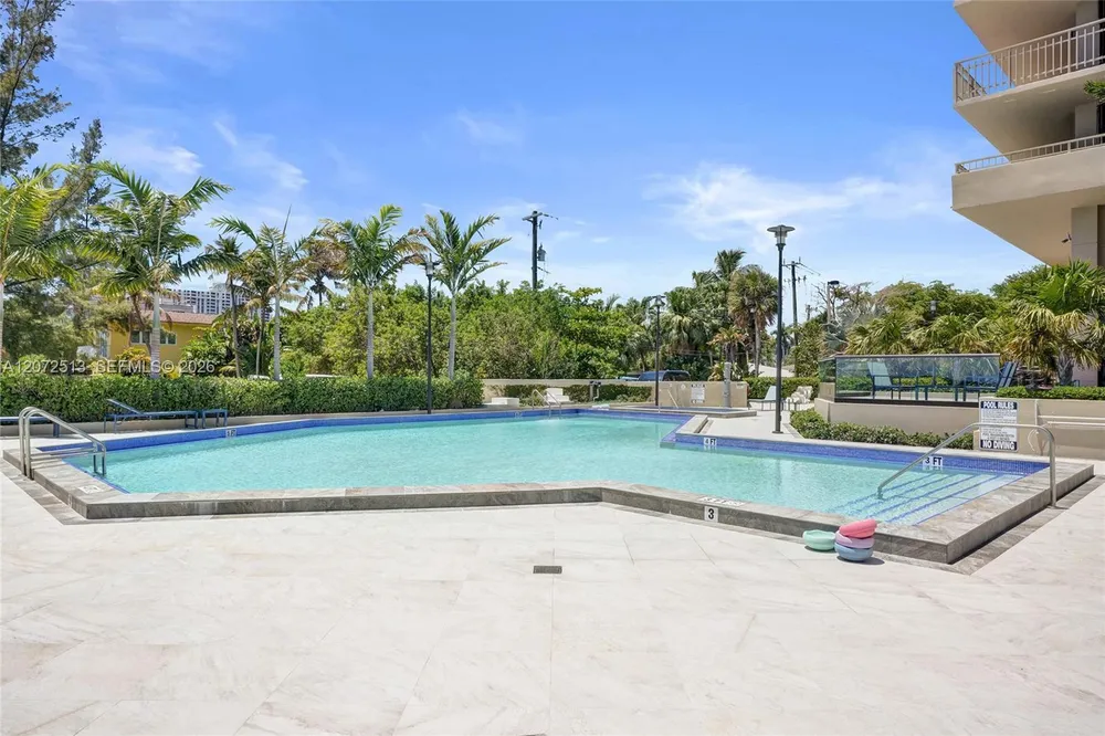 11113 Biscayne Blvd, Miami, FL 33181