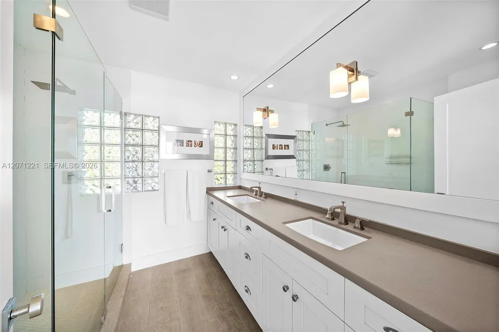 520 S Mashta Dr, Key Biscayne, FL 33149