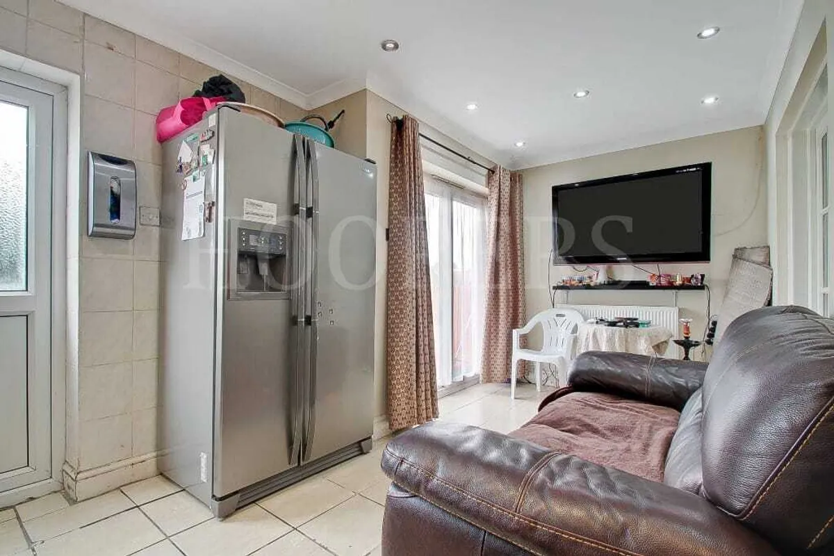 Randall Avenue, London, NW2