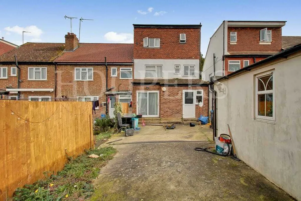 Randall Avenue, London, NW2