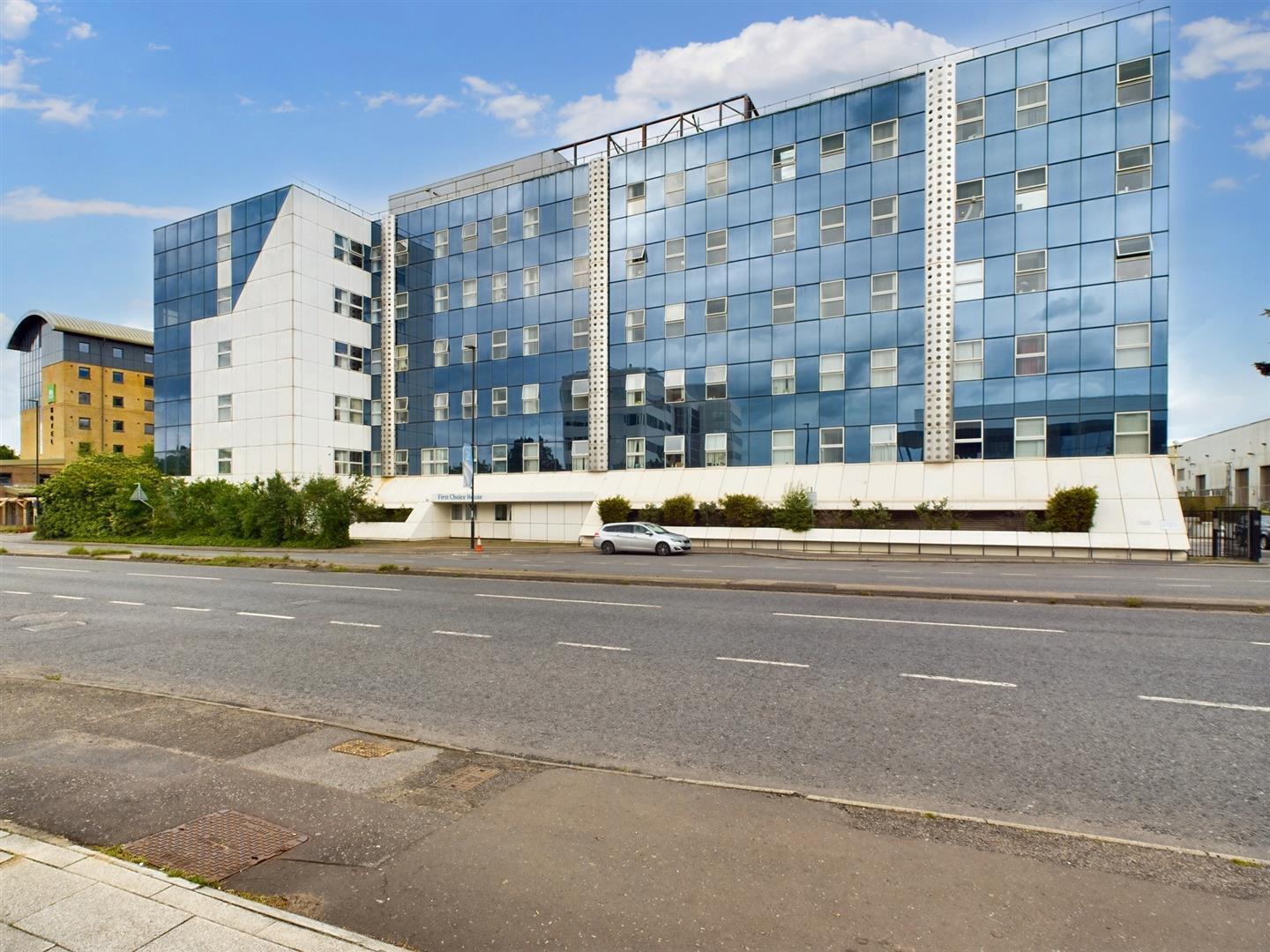 London Road, Lowfield Heath Image 6